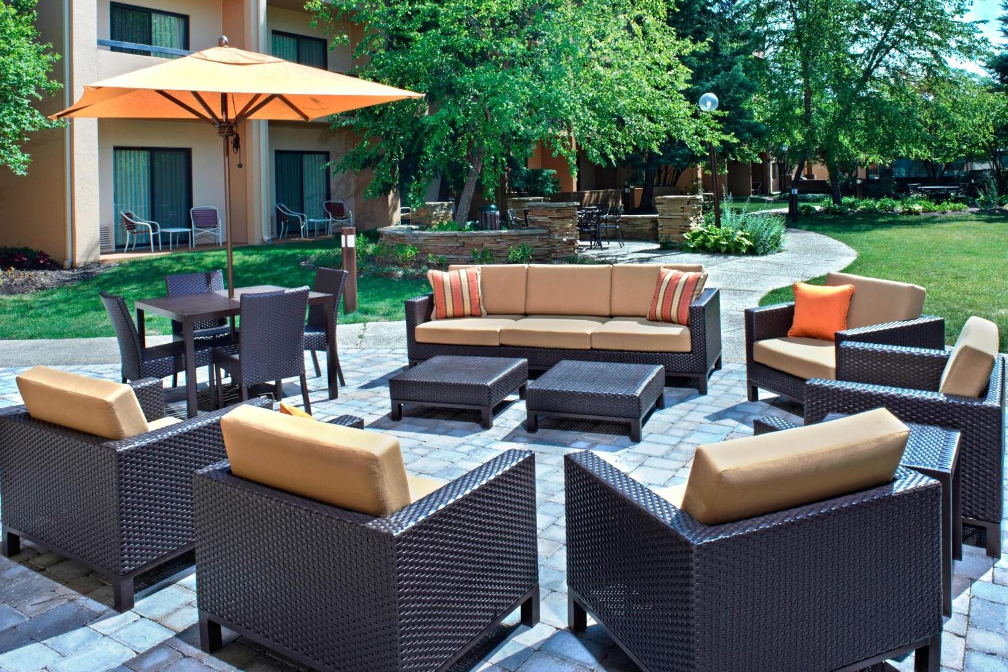 Courtyard Chicago Lincolnshire Hotel Exterior photo